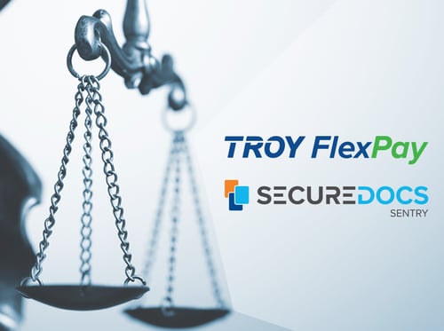 Imagem de uma balança jurídica com os logótipos do TROY FlexPay e do SecureDocs Sentry no primeiro plano do lado direito