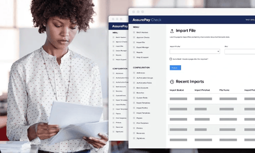Mulher a utilizar o software AssurePay Check